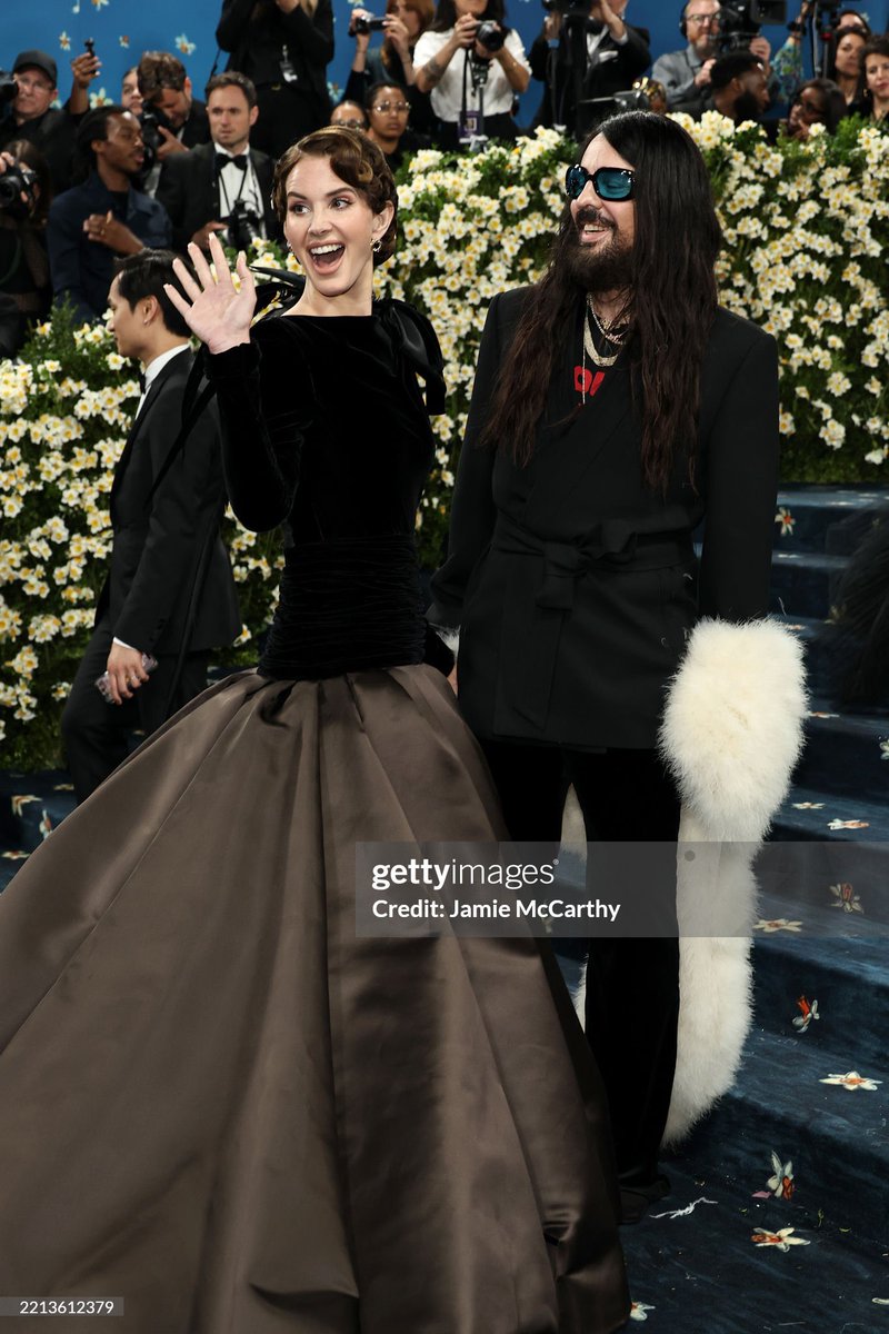 929SELFISH's tweet photo. LANA DEL REY (god) #MetGala2025 https://t.co/kseENY9cRT