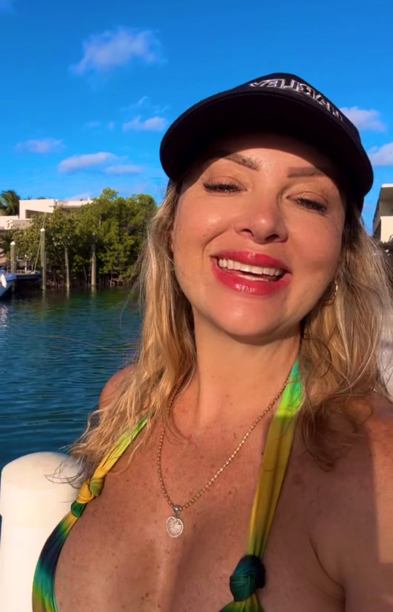 If you see someone without a smile today, give 'em yours… 😊😊😊😍