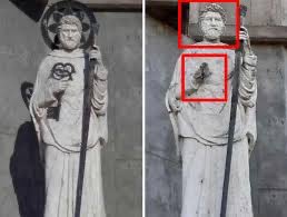 demarcation2512's tweet photo. Imágenes
-Francisco suelta una paloma y la mata un cuervo
-Renuncia Benedicto y cae un rayo en San Pedro
-Francisco publica Fiducia Suplicans (bendición a lgbts)cae un rayo en la estatua de San Pedro en San Nicolás. Vuelan las llaves y el áura.
Los antiguos sabían intrepretar https://t.co/zAOvCpV2Z6