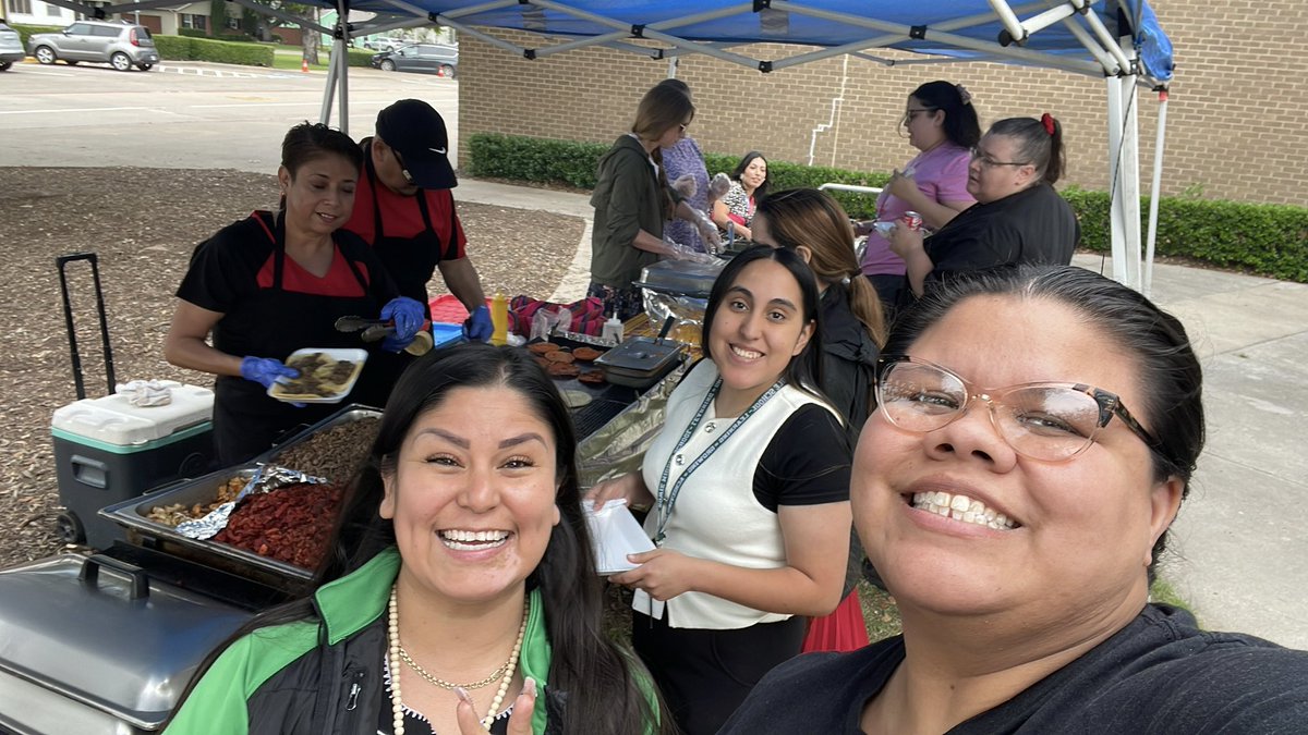 Bowie MS Library (@bowiemslibrary) on Twitter photo Thanks <a href="/IrvingBowie_MS/">Bowie Middle School</a> PTO for the tacos de carne asada y tacos de trompo to kick off Teacher Appreciation! Thanks <a href="/IrvingBowie_MS/">Bowie Middle School</a> PTO for the tacos de carne asada y tacos de trompo to kick off Teacher Appreciation!