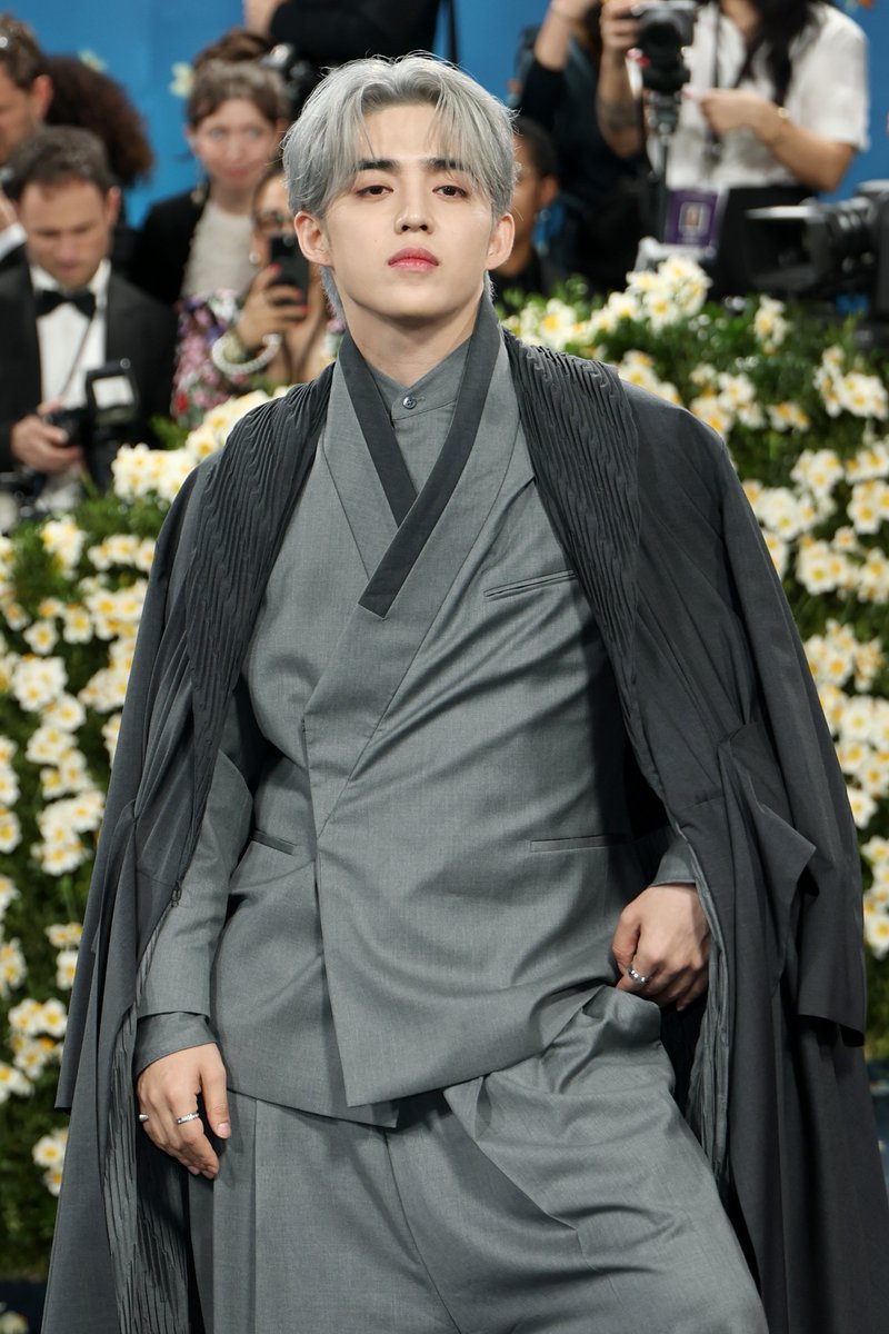 voguejp's tweet image. 【 #メットガラ 速報】 #MetGala  

#SEVENTEEN の #SCOUPS が来場。 

レッドカーペットのまとめはこちら: voguejapan.visitlink.me/yUdPYc