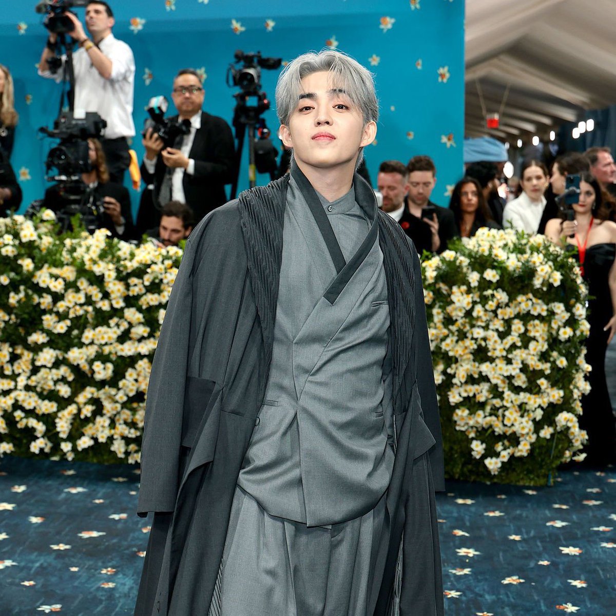 philconcerts's tweet image. SEVENTEEN’s S.Coups is the BOSS in dashing Met Gala debut!

SCOUPS AT THE MET GALA
#SCOUPS #MetGala #MetGala2025 @pledis_17