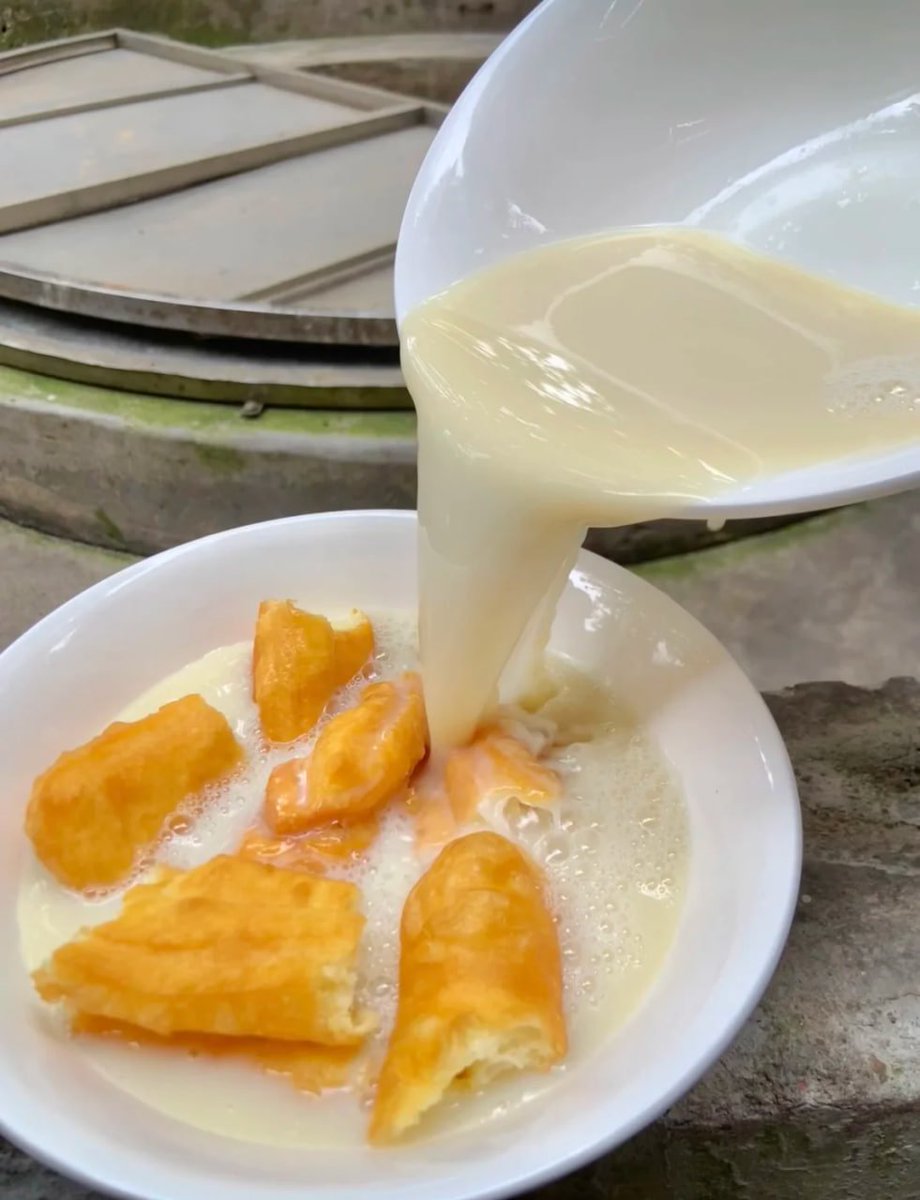 dsgnbb's tweet image. 「これぞ幸せの一杯！🥰✨揚げパンと濃厚なコンデンスミルクのハーモニーが絶妙すぎる🍯🥖💖 今日の朝食はこれで決まり！☀️🍴」