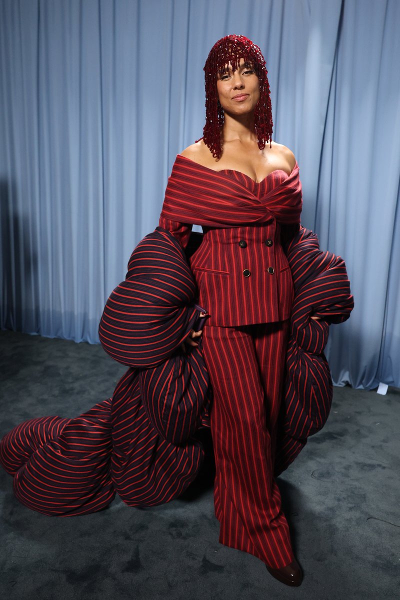 LOVINGGG this look from <a href="/aliciakeys/">Alicia Keys</a> ♥️ #MetGala