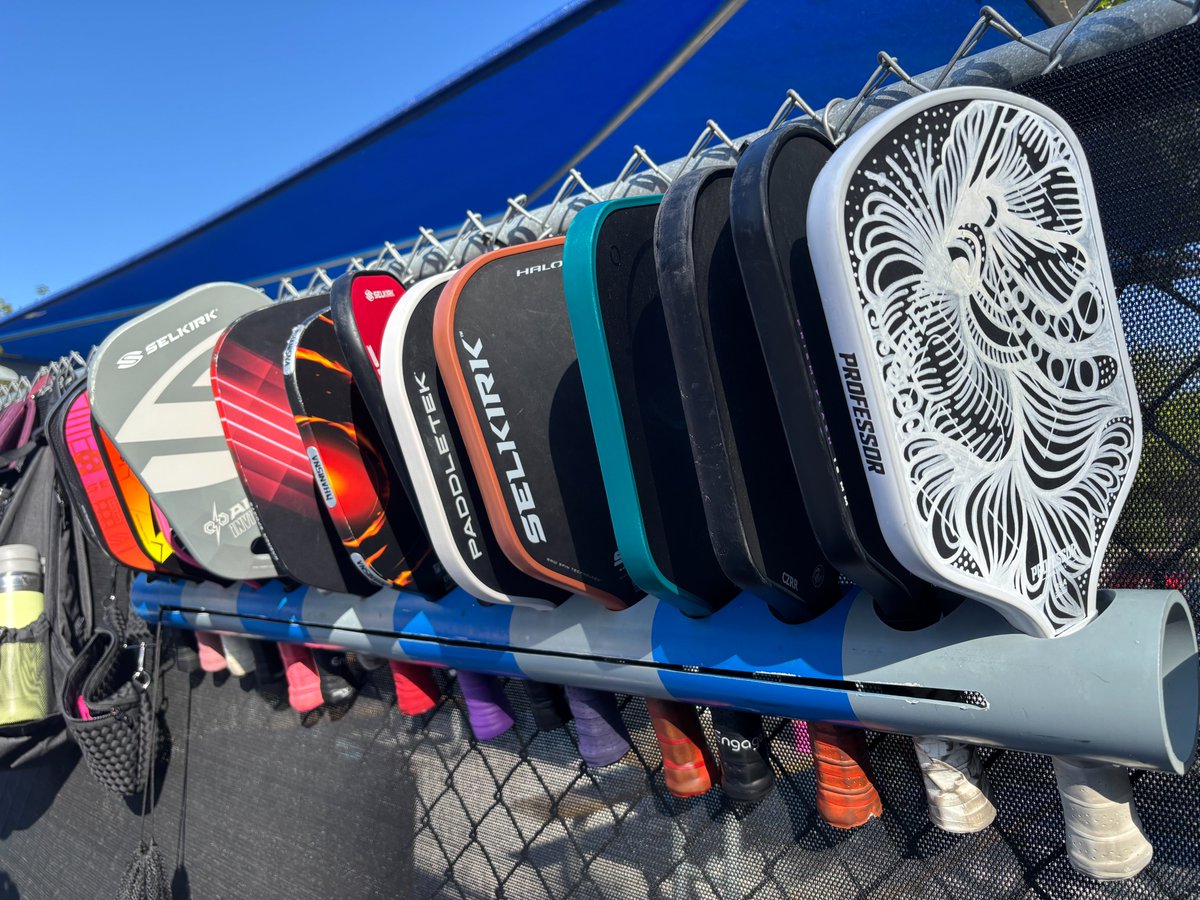 ANNA Z U B A R Ξ V tweet media