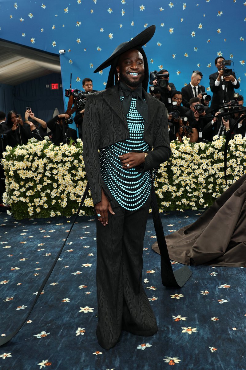 Yass!! Shaboozey is lookin too fly!🔥 #MetGala2025 

📸: Getty Images
