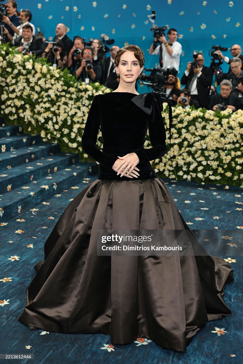 Lana Del Rey tonight at the Met Gala
