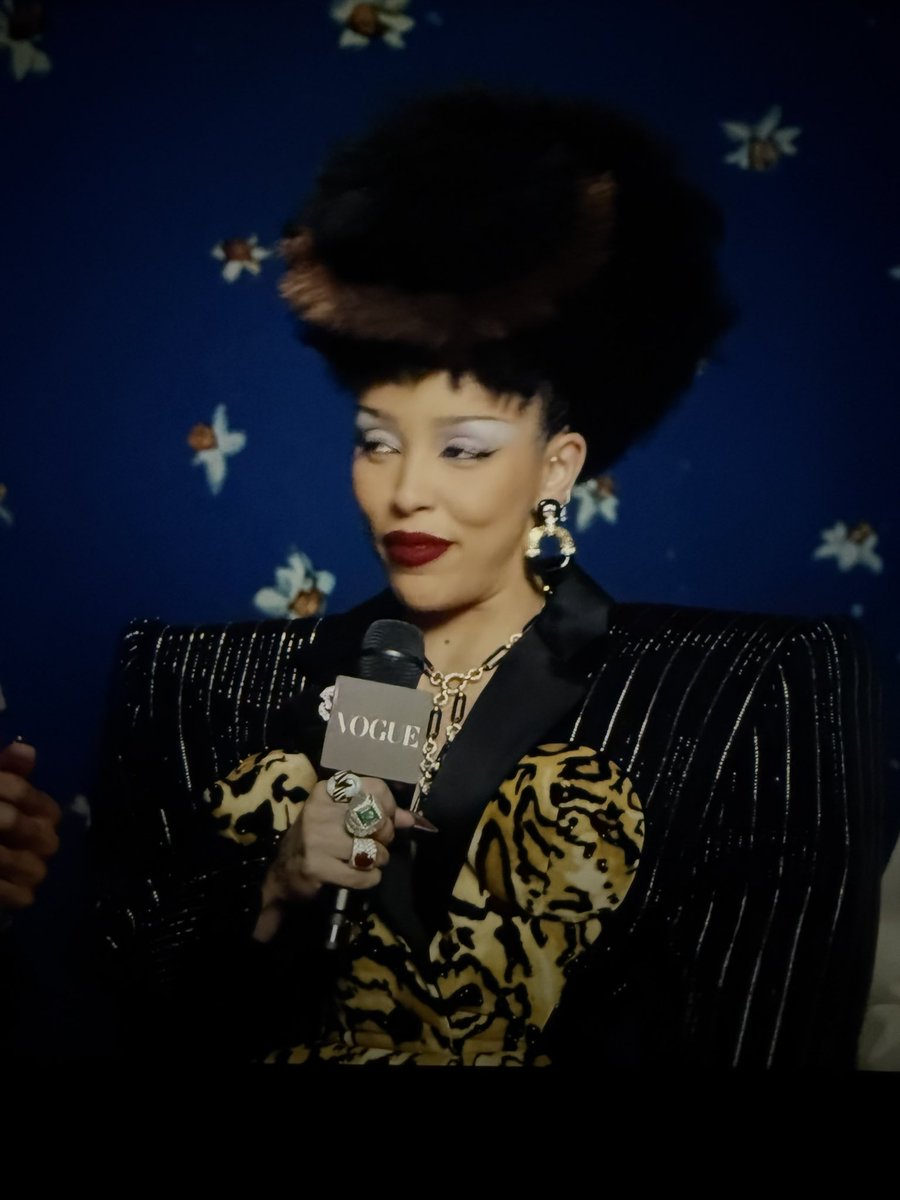 kkrivts's tweet photo. Doja Catttttt #DOJACATCRACK #dojacat #MetGala2025 #MetGala https://t.co/zatZecYSns