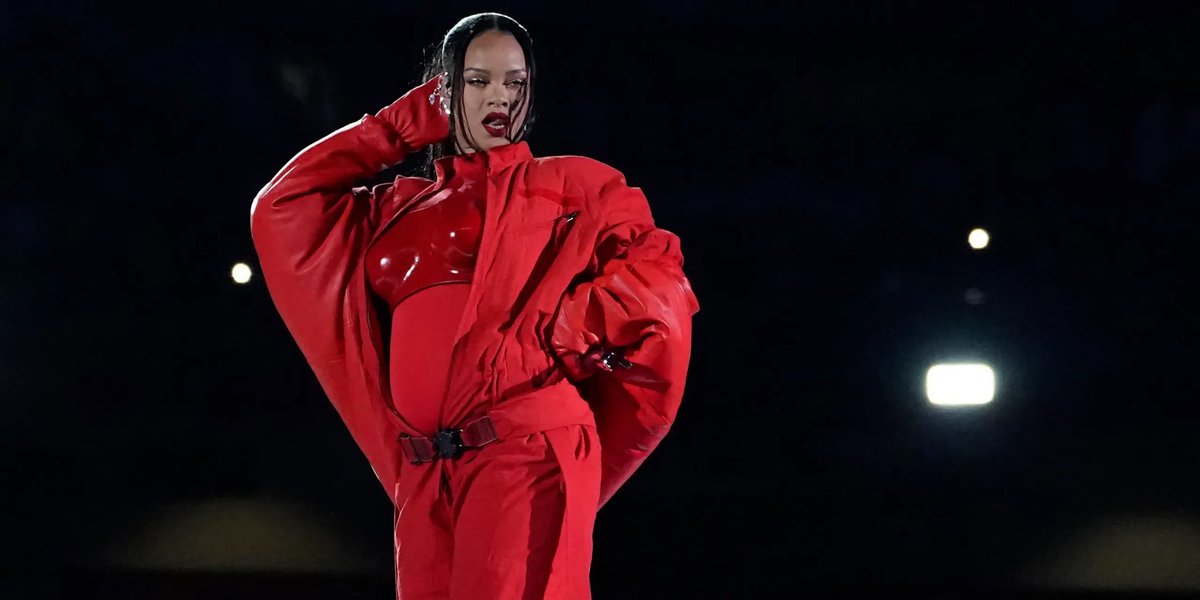 notgwendalupe's tweet photo. Rihanna pregnancy announcements https://t.co/S6KC2taOqY