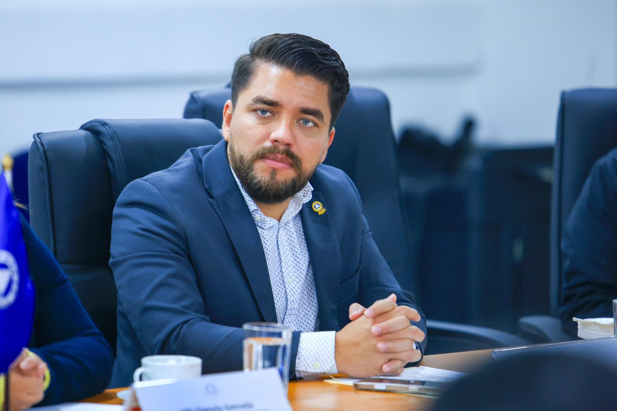 DanielmarquezSV's tweet photo. Este día en el @PARLACEN  sostuvimos reunión con funcionarios de la MTB Miami Technology &amp; Art University en conjunto con alcaldes de nuestros país, abordando un programa de becas para nuestros municipios 🇸🇻 https://t.co/TXeHBxyKjU
