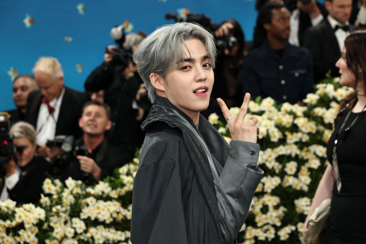 mingoopy's tweet photo. i really love how confident he is here, seriously 

SCOUPS AT THE MET GALA #MetGala #MetGala2025 #SCOUPS https://t.co/uFHuz5t4Kn