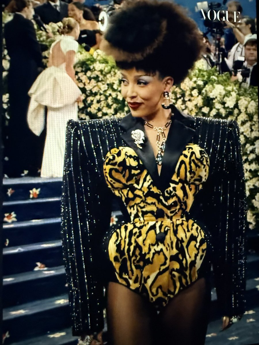 kkrivts's tweet photo. Dojaaaa caaaatttt #dojacat #MetGala2025 #MetGala https://t.co/Qy3YgCjUmN