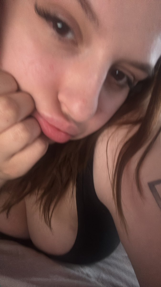 replying to all OF messages all night long! check out bio and message me! feeling very horny after my stream 😜