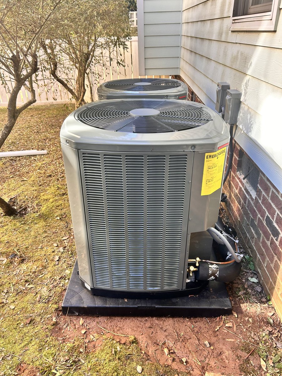ServiceMedic's tweet photo. Service Medic Heating &amp; Air Conditioning Specialist provides emergency repair services! We won’t let you suffer for days in the unbearable heat, most repairs within 24 hours! Don’t wait call us today @ 919-904-5976 for a FREE no obligation quote! https://t.co/HhWUFEIrzi