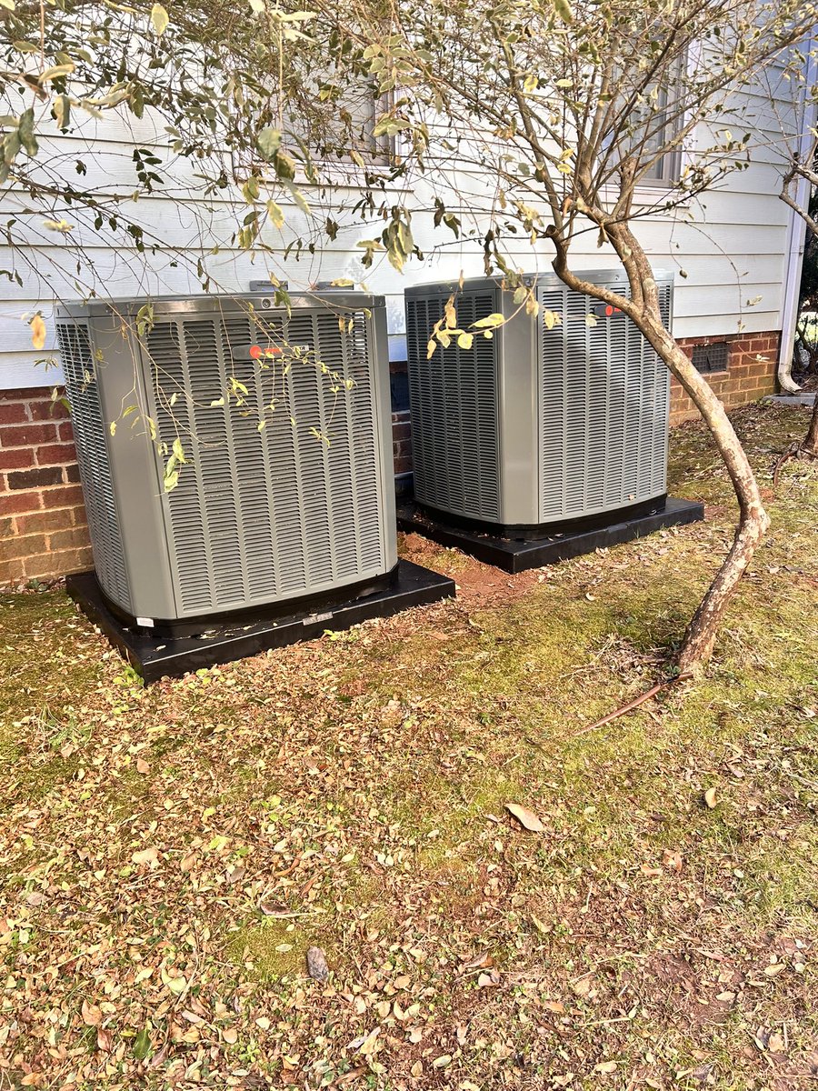 ServiceMedic's tweet photo. Service Medic Heating &amp; Air Conditioning Specialist provides emergency repair services! We won’t let you suffer for days in the unbearable heat, most repairs within 24 hours! Don’t wait call us today @ 919-904-5976 for a FREE no obligation quote! https://t.co/HhWUFEIrzi