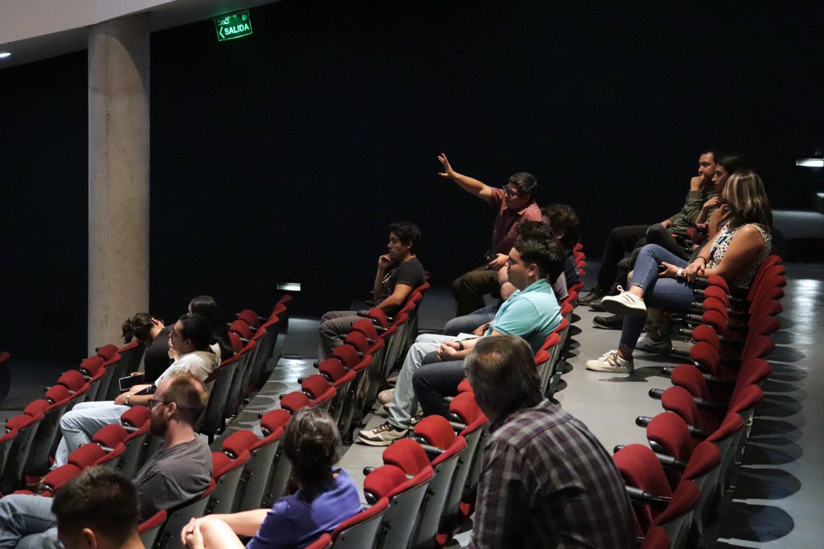 Cfata_Unam's tweet photo. 💬Agradecemos al Dr. Andrés de Luna Bugallo, @2DMaterialsLab , por su enriquecedora participación en el Seminario departamental del #CFATA. Con la presentación: "Síntesis y propiedades de materiales ternarios 2D basados en indio y cloro" fue de gran interés y relevancia ⚛️👏 https://t.co/hv0vJBCe4S