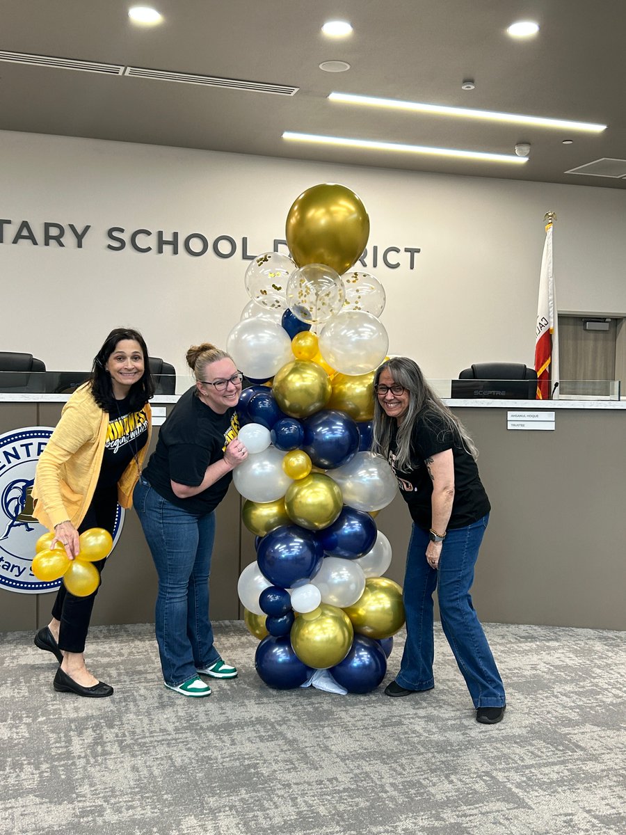 CentraliaESD's tweet photo. Happy Kindness Monday. Our staff is spreading kindness today while prepping for some special event happening at our offices this week. #CESDproud #EmployeeAppreciationWeek https://t.co/KouYJ3qvIu