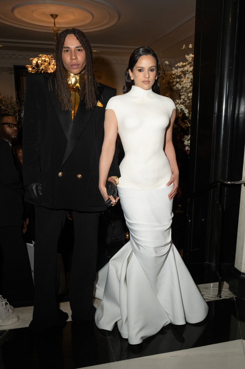 MOTOMAMlTOUR's tweet photo. Rosalía viste de la firma BALMAIN para la #MetGala 2025 https://t.co/K1SR4MkE15