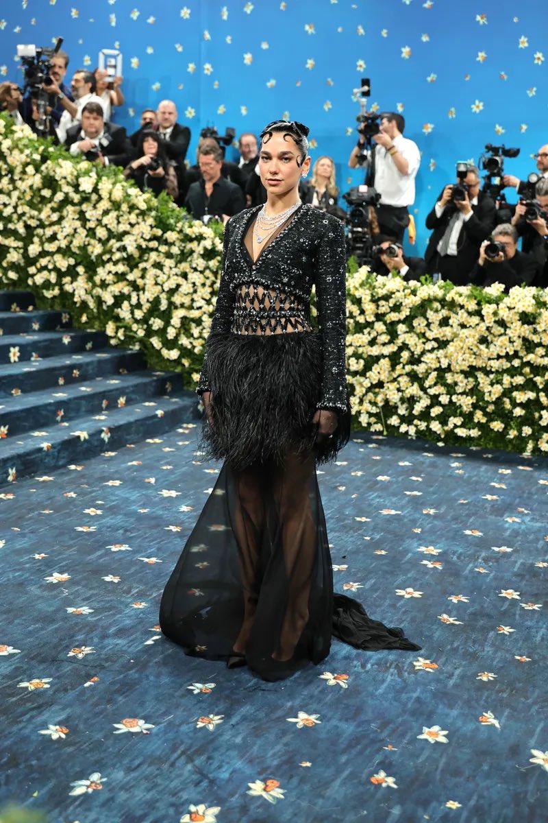 Dua Lipa en Chanel para #MetGala