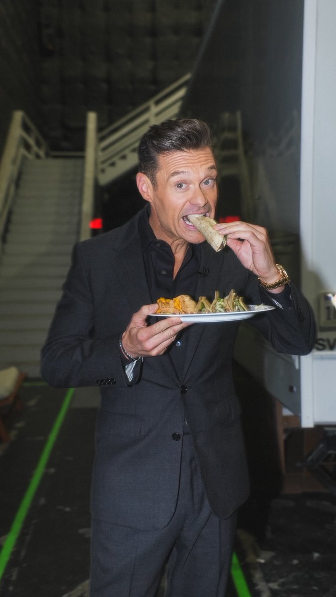 RyanSeacrest's tweet image. Fueling up on tacos so I have enough energy to say “This is #AmericanIdol” with the proper level of drama. We’re LIVE, tune in & happy #CincoDeMayo! 🌮