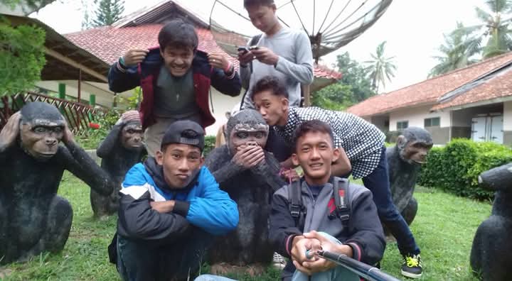 Yg liat yang tutup telinga 😀😀