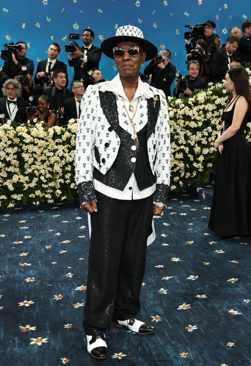 jacquemusx's tweet photo. Dapper Dan in true Dapper Dan fashion for the #MetGala2025 👏 https://t.co/vzYAbuhRQ9