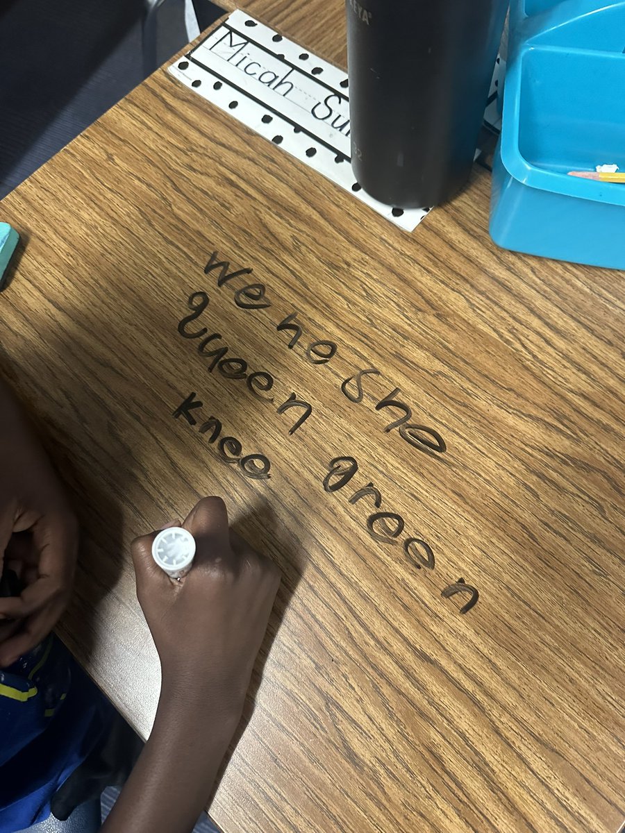 MsPoteat14's tweet image. 3 minutes to write as many words with the Long E sound as you can… GO! 🤩 @RTEFlightStatus @RichlandTwo