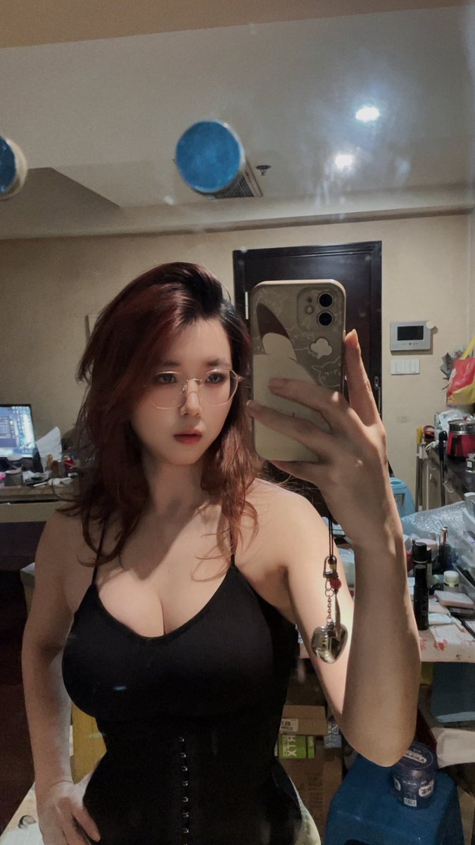 我说怎么天黑了，原来是老娘展背了。