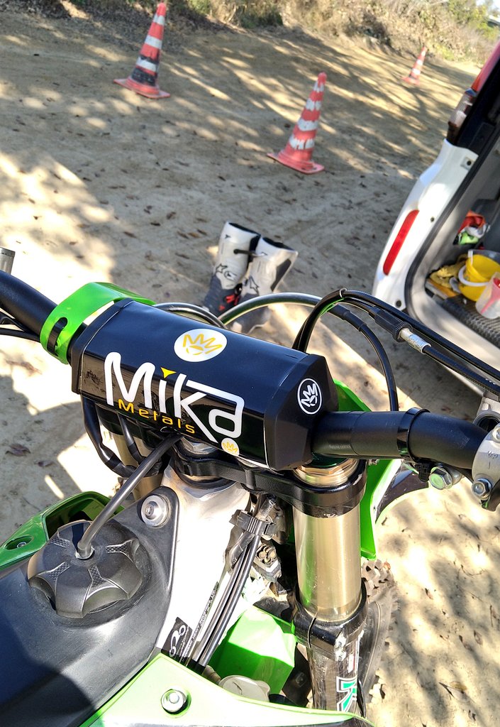 nakamoon58's tweet image. そう言えばハンドルバーを換えてから運勢が良くなった気がする
#MikaMetals