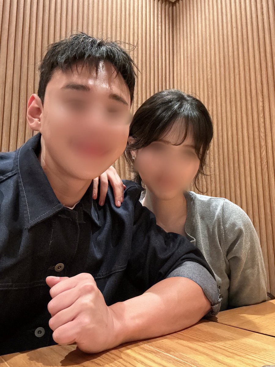 처음으로 그리드에 다녀왔는데 정말 좋은 커플들 만나서 너무 즐겁고 좋은 시간 보내다 왔어요🫶🏻
처음으로 커플게임 했는데, 같이 했던 커플들의 배려로 게임에 대한 진입 장벽도 허물어지고 덕분에 아주 좋은 경험이 된 것 같아서 즐거웠습니당💕

#부커 #부커만남 #커플 #커플만남 #그리드 #그리드바