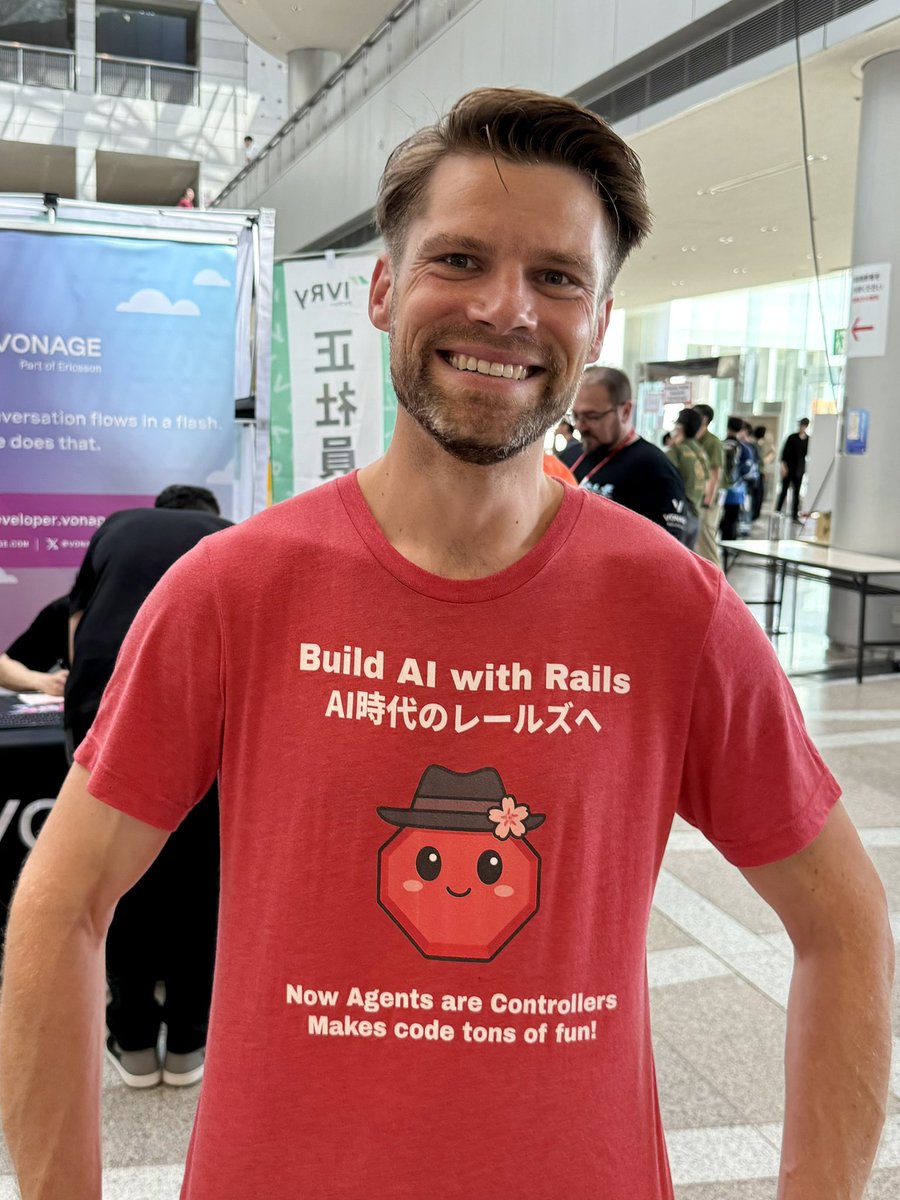 rhiannon_io's tweet image. Time to share the story behind the Active Agent shirts for #RubyKaigi! 🌸

For cherry blossom season, I decided to design a special Sakura Agent (I sometimes call her Kawaii Agent).

And because Kaigi took place in Matsuyama, birthplace of the haiku… we wrote a haiku!