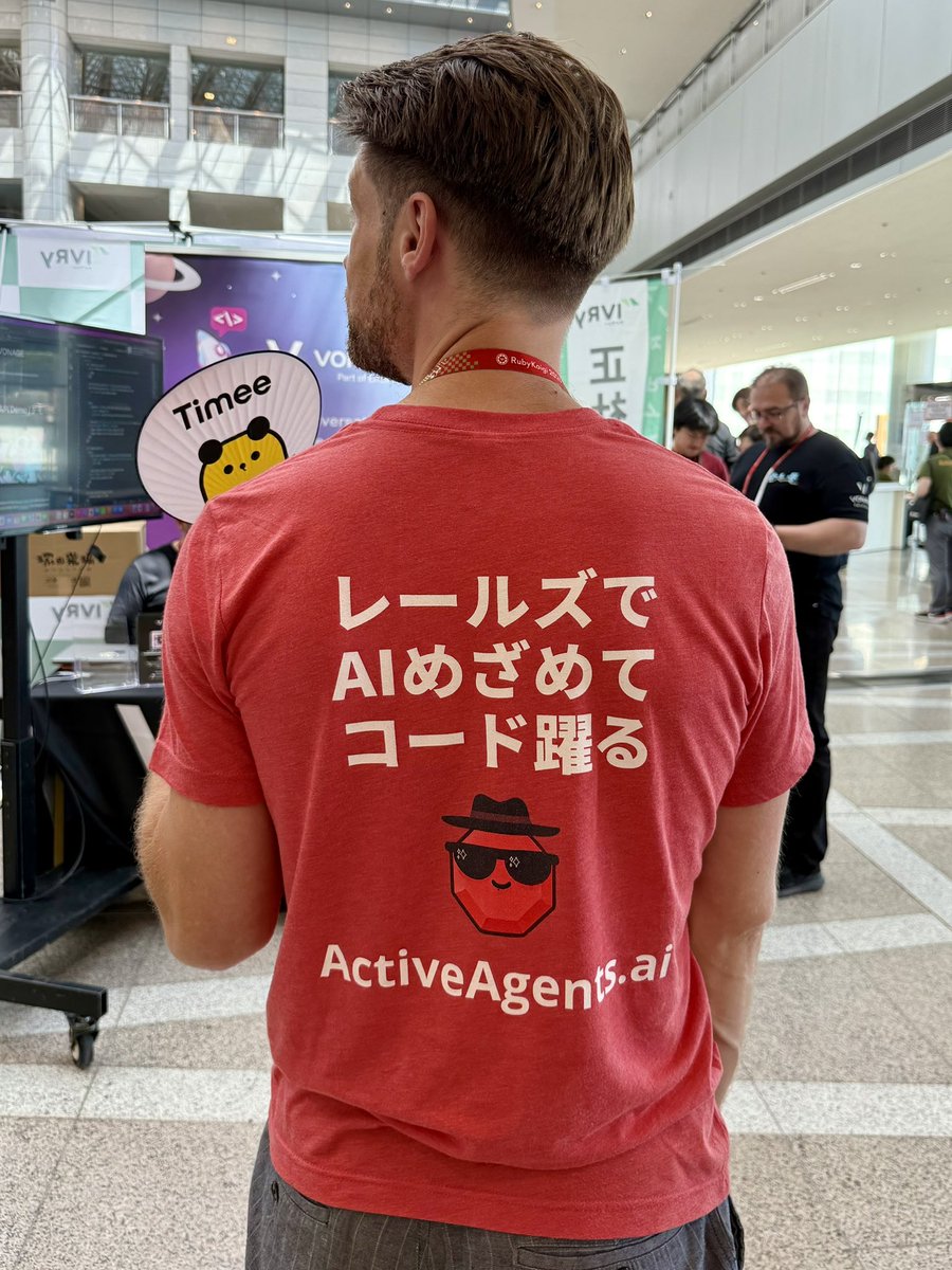 rhiannon_io's tweet image. Time to share the story behind the Active Agent shirts for #RubyKaigi! 🌸

For cherry blossom season, I decided to design a special Sakura Agent (I sometimes call her Kawaii Agent).

And because Kaigi took place in Matsuyama, birthplace of the haiku… we wrote a haiku!
