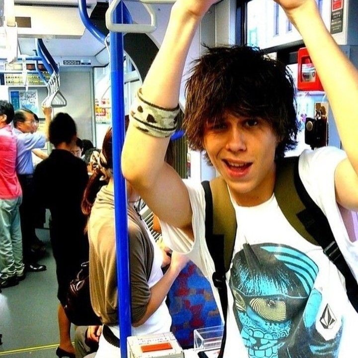 dicenots's tweet image. german emo &amp;gt; rubius en japon