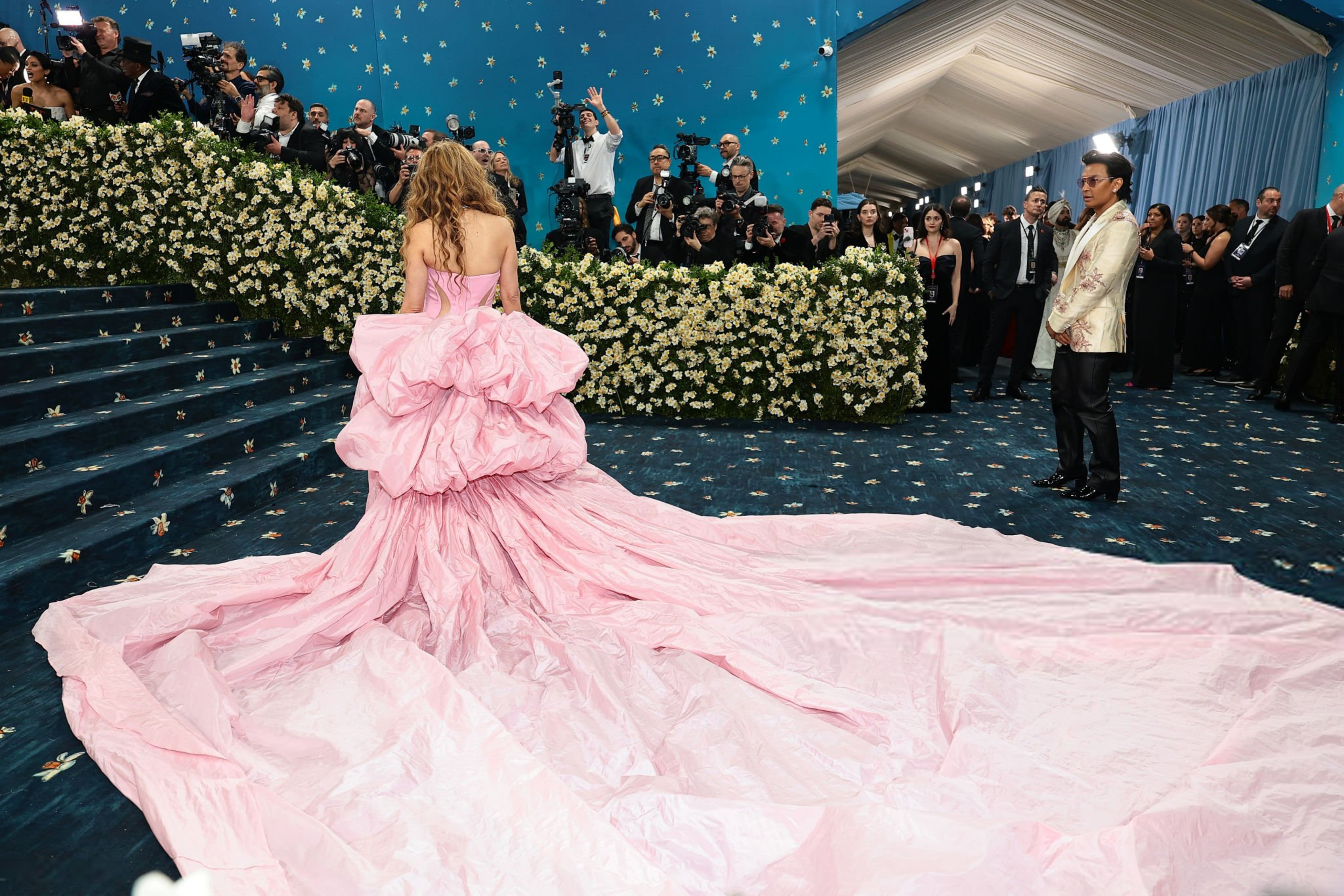 GqObSEpXIAAt2M1?format=jpg&name=4096x409