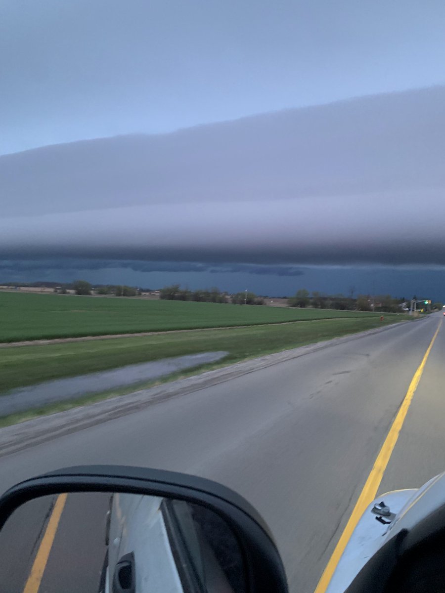 Absolutely insane shelf along a thunderstorm heading into the Hamilton area at 8:20pm this evening, taken by my buddy Evan F. #onstorm