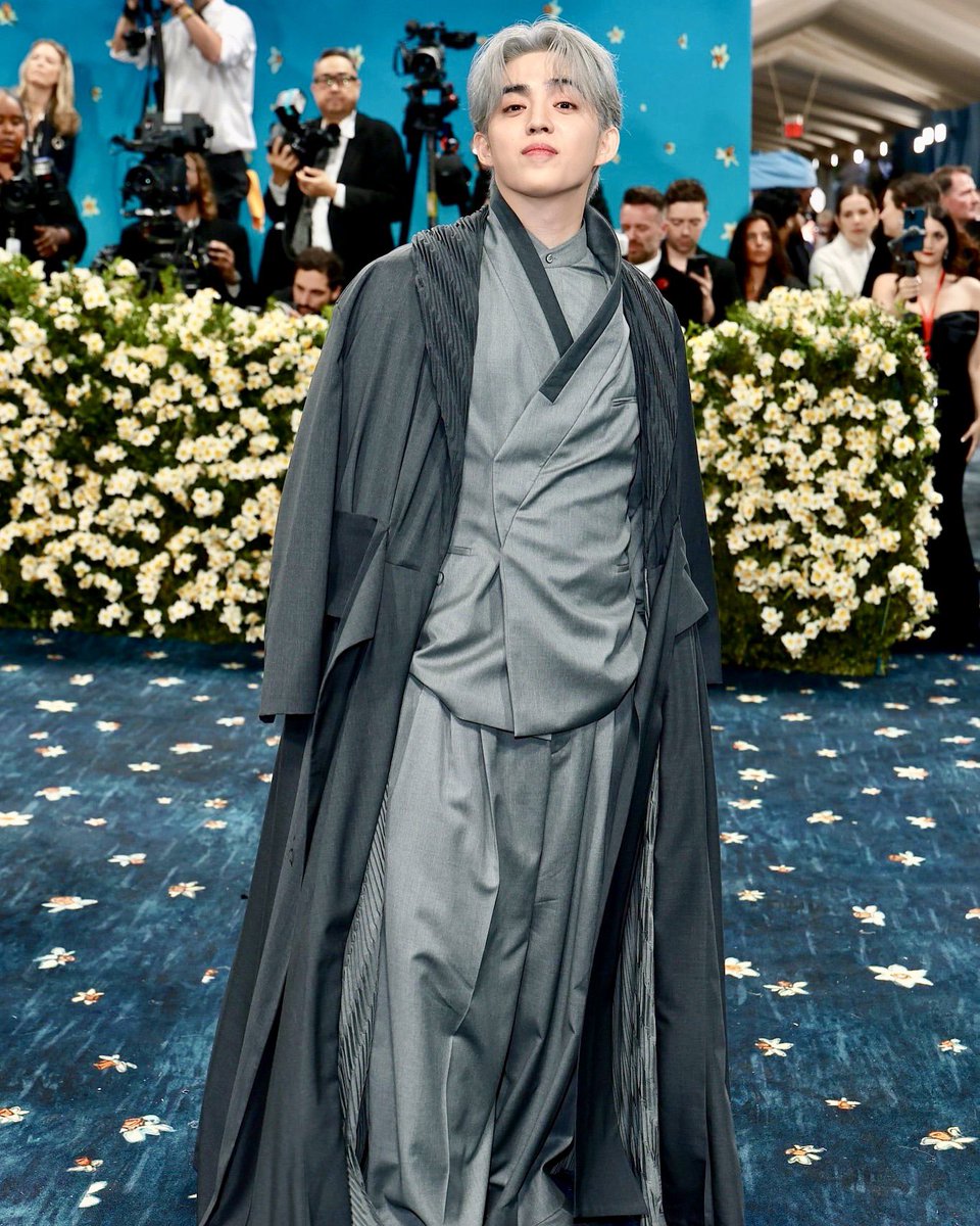 A complete stunner — #Scoups of <a href="/pledis_17/">세븐틴(SEVENTEEN)</a> arrives at the #MetGala ✨

#에스쿱스 #SEVENTEEN #세븐틴 #MetGala2025 #BOSSxSCOUPS