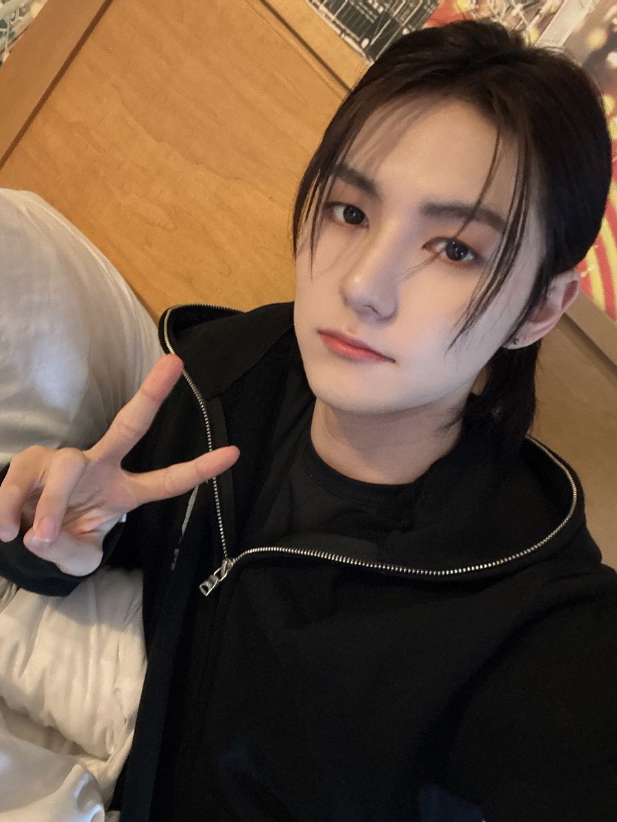jisproutz's tweet image. Lets pretend I didn't miss andear selca day... peep me taking seungmo to universal #ANDEAR #AMPERSANDONE #ANDEARSelcaDay #SEUNGMO #KYRELL #MACKIAH #JIHO #SIYUN #KAMDEN #BRIAN