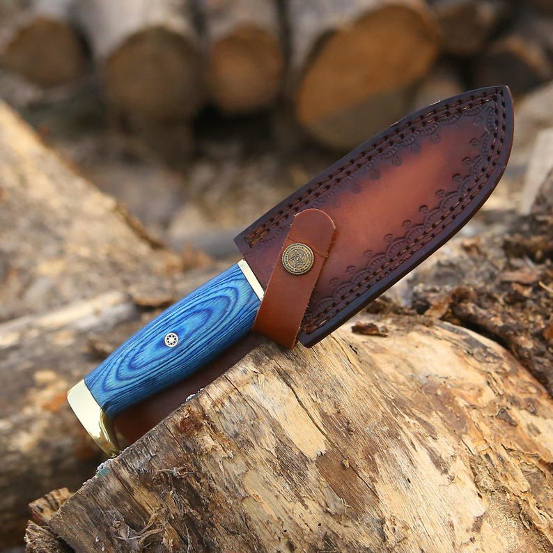 Handmade Damascus Steel Gut-Hook Hunting Knife with Leather Sheath Cover. 

Anyone interested? 

#Damascus #USA #Texas #hunting #outdoor #outdooradventure #Cowboys #CowboyBebop #Blade #Knives