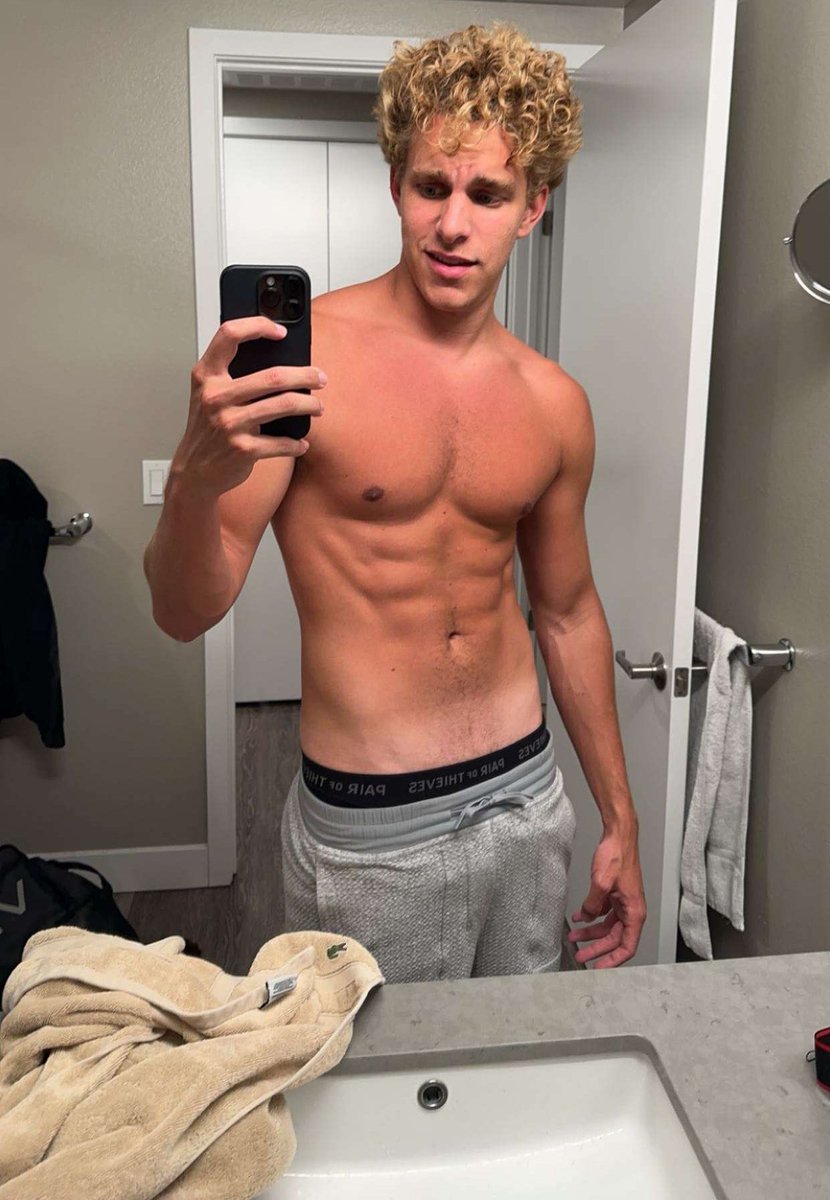 FairhurstZack's tweet photo. Y’all want to see the tan lines?😭😂 https://t.co/3UL9JT2Kkn