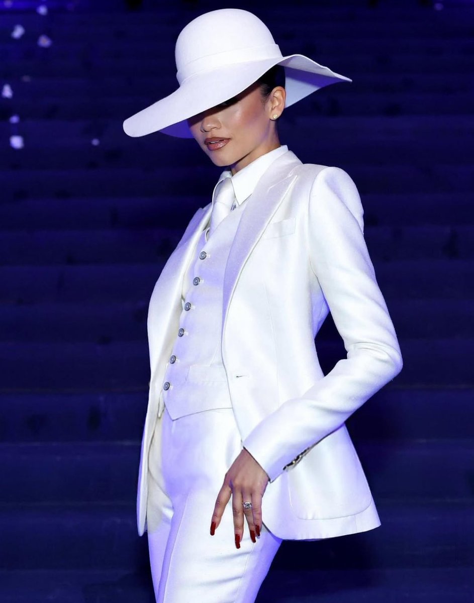 #MetGala2025 ゼンデイヤ様、全てにオーラがありすぎて映画のワンシーンのよう。