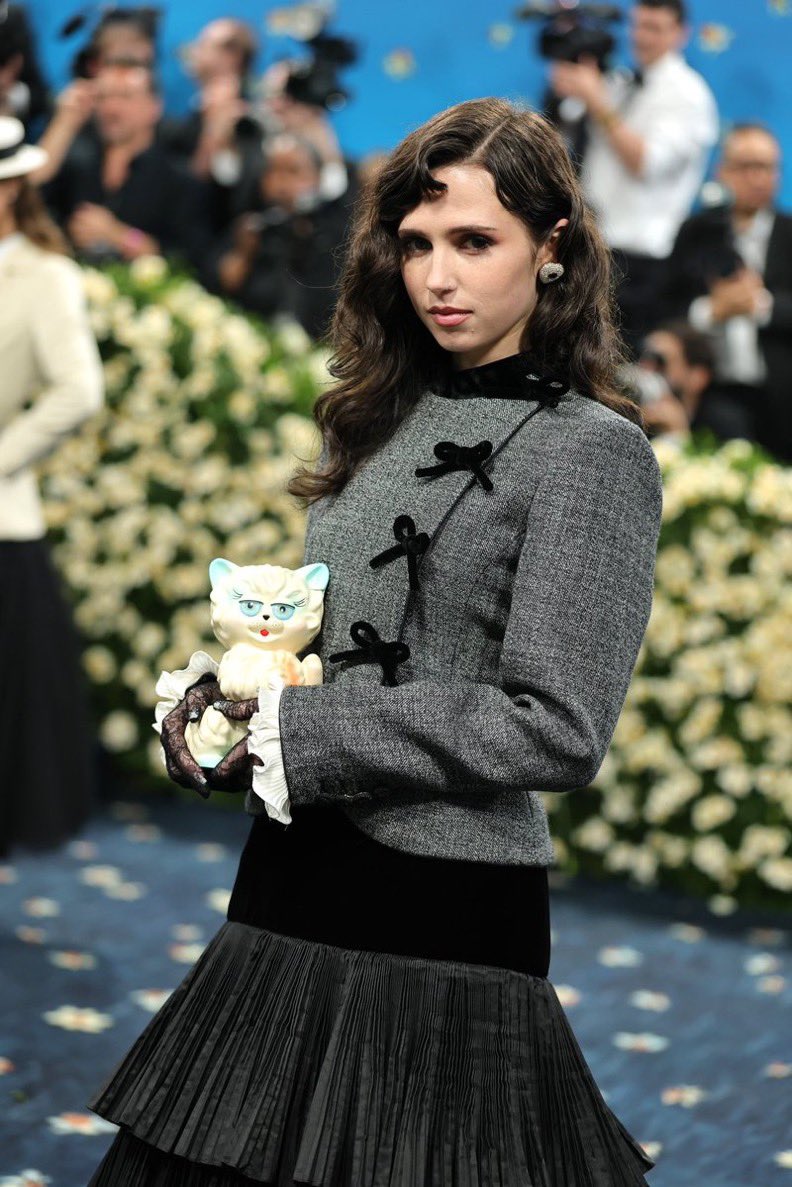 GqOeOoTXQAAwz9_?format=jpg&name=medium