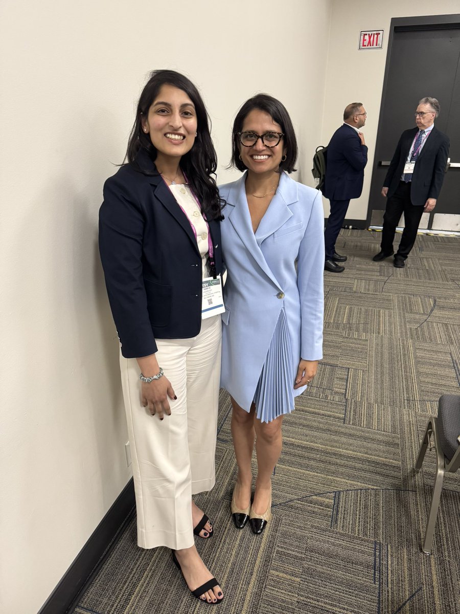 AdvaniRashmiMD's tweet image. Thank you @ASGEendoscopy @DDWMeeting for the invitation to talk and have a stimulating discussion on “To resect or not to resect” colon polyps!
Alongside incredible colleagues and experts @Rex_colonoscopy @neilRsharmaMD #DrMichaelBourke @AkwiAsombangMD @laurenkhanna
#ddw2025