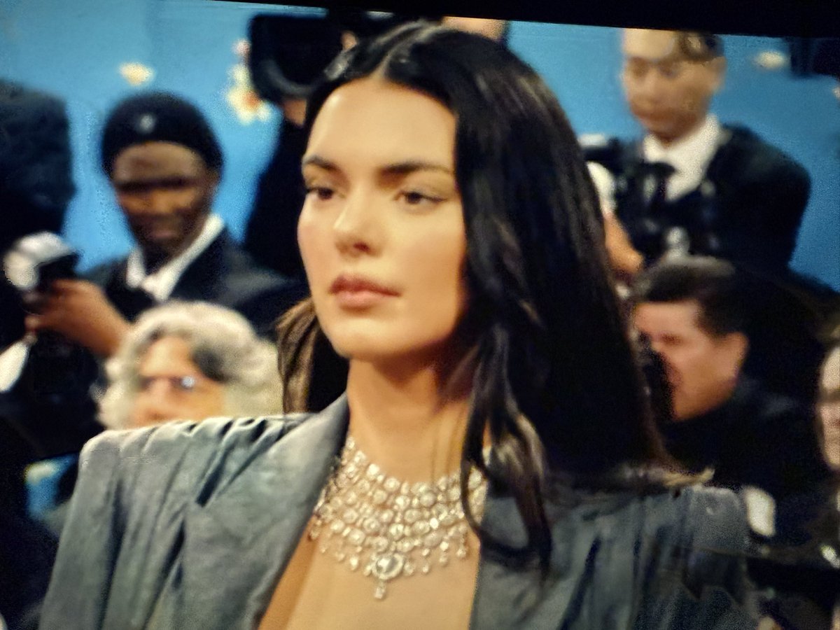 kkrivts's tweet photo. Kendall #KendallJenner #MetGala2025 #MetGala https://t.co/WdEyHtgi7r