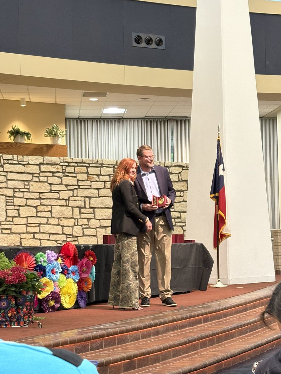 teamaisd's tweet image. Celebrating some of the best in the business for #teamAISD
@PaloDuroHS Coach AJ Johnson - Bob Ashworth nominee for his service to the district
Honoring retiring @SandieConnect Coach @AHS10sCoachO & @RebelShoutOut Coach Chris Sumrall & Crockett Coach Michelle Womble
@AmarilloISD