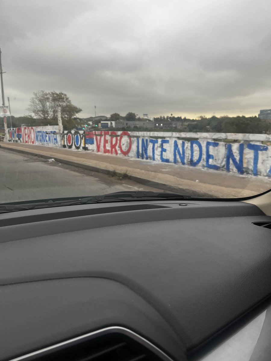 jcchiale1's tweet photo. Foto 1: cancha de C.A.Fenix.Foto 2 : puente  sobre el Pantanoso ingreso al barrio CerroFotos 3 y 4 escuela  pública 169. Más de 300 metros de muros pintados ., si el tiempo materiales, y recursos humanos lo usaran en hacer una vereda para la escuela? https://t.co/fiLLUKZ9OQ