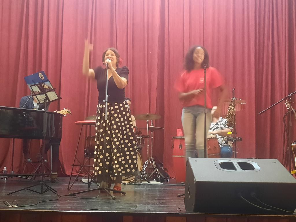 FreiderSantana's tweet photo. Tremendo concierto de Ivette Cepeda en la @UOCuba regalo para cultivar el alma. @CubaMES @WalterBG_MES @Reynaldo_VZ @AAB_Cuba @DianaSedalYanes https://t.co/0GdLtXO4Me