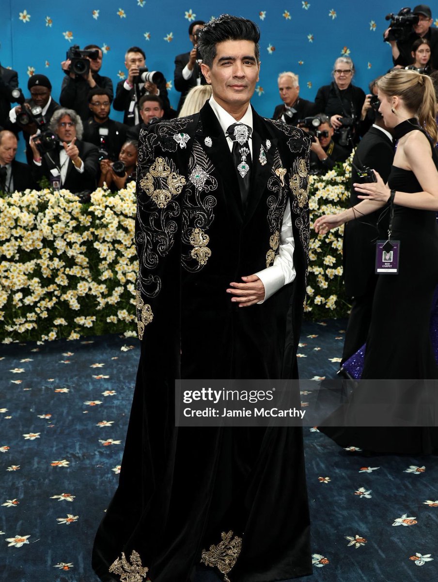 alfiyastic's tweet photo. we got indian men serving at the met gala and outshining the westerners #MetGala https://t.co/rvRbwSLyNV