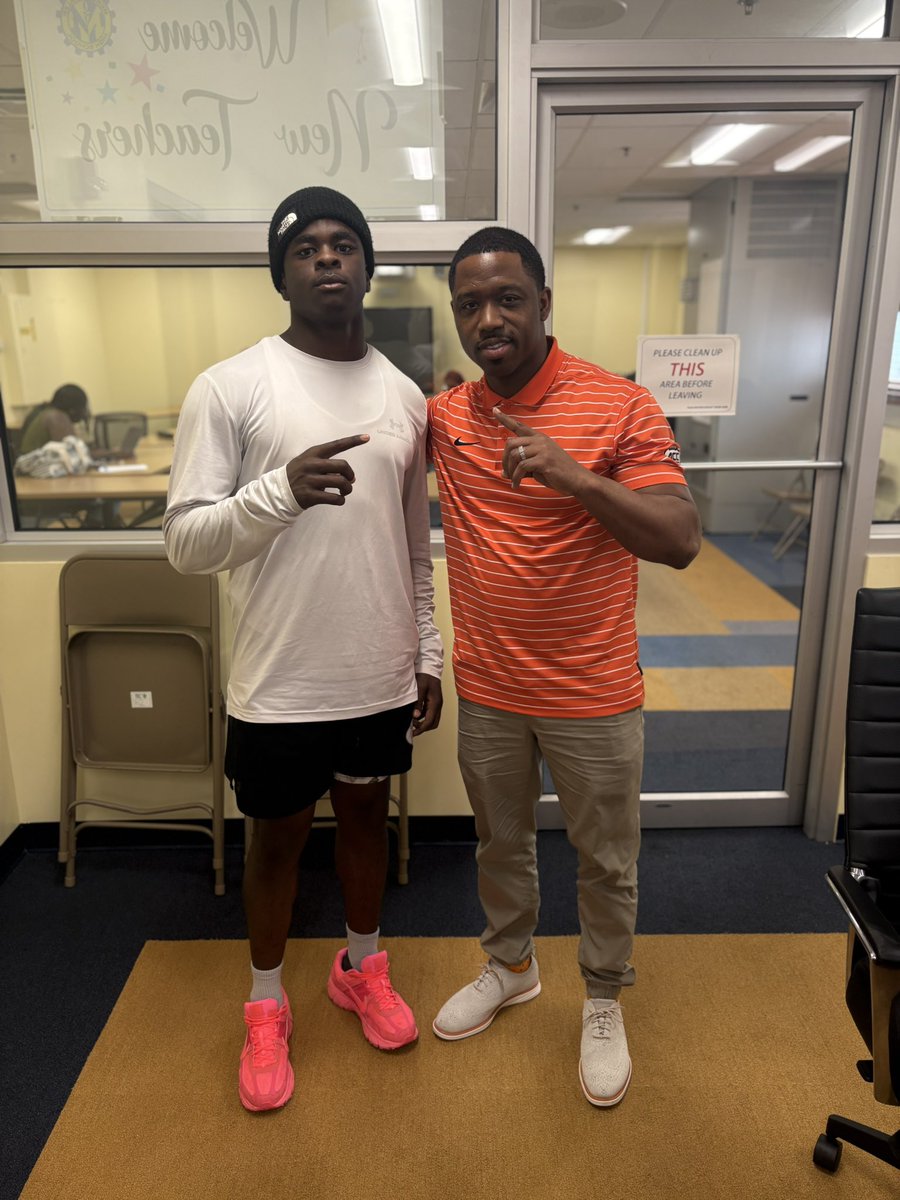 Jaylin Solomon (@jaylinsolomon2_) on Twitter photo Thank you <a href="/CoachDRedd/">Devin Redd</a> for stopping by today , was nice seeing you back in town. #ATH #Qb <a href="/MustangGang410/">Mervo H.S. Football</a> Thank you <a href="/CoachDRedd/">Devin Redd</a> for stopping by today , was nice seeing you back in town. #ATH #Qb <a href="/MustangGang410/">Mervo H.S. Football</a>