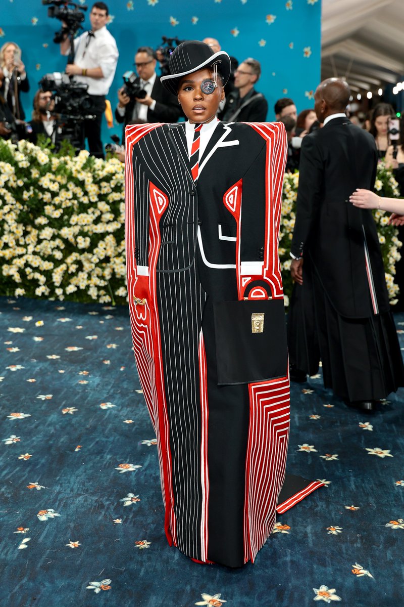 Janelle Monáe arrives at the 2025 #MetGala

Photo: Getty

Full gallery here: tinyurl.com/k8737s67
