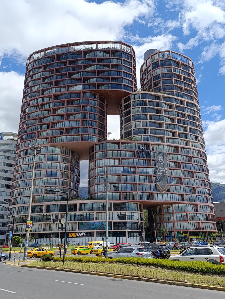 juanfrantacuri's tweet image. Nos preparamos para hoy vivir un día especial en el edf. EPIQ de #UribeSchwarzkopf y luego de 2años 9meses de retraso en la entrega del dpto ya pagado, tiene acabados de llorar y un año después de iniciado el trámite, las escrituras tampoco asoman. Las explicaciones DE LLORAR.